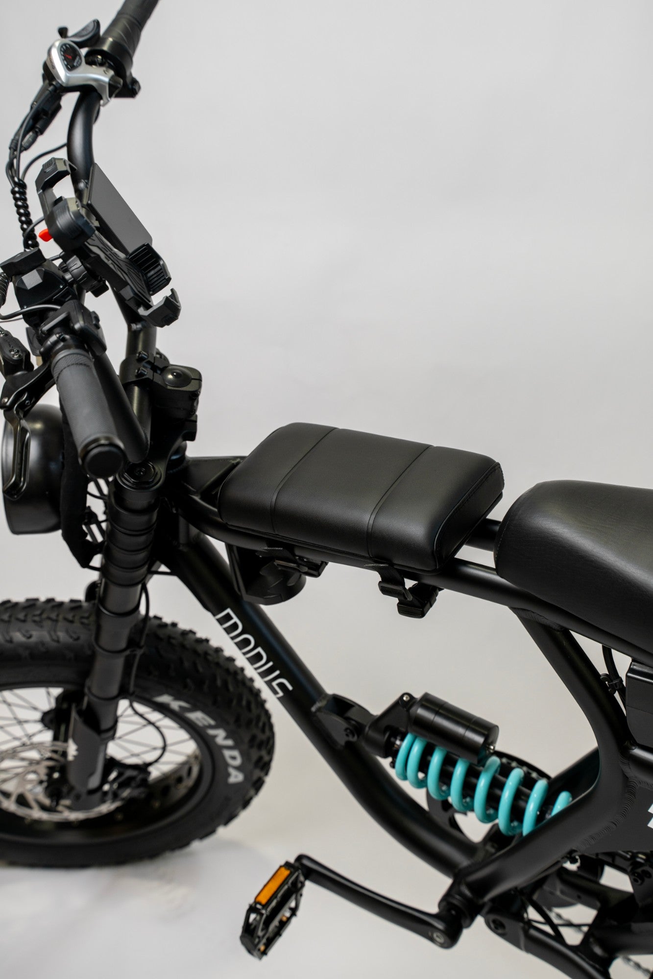 Modus kiddy cushion fitted to the Rolls top tube in front of the rider